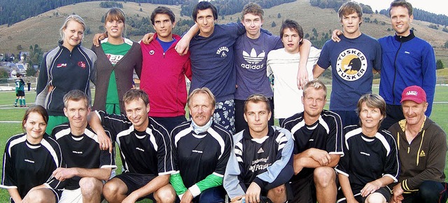 Im Finale der Bernauer Dorfmeisterscha...Dorf (stehend) und Zipfel gegenber.    | Foto: Franz Kaiser