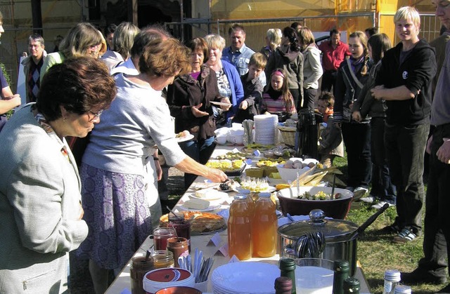 Gro war das Interesse am Brunch mit r...n Produkten der Nordweiler Landjugend.  | Foto: Reiner Merz