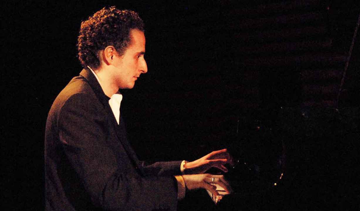 &#8222;Wunderschnes&#8220; Solospiel:...-Piano-Wettbewerb-Sieger Martin Terens  | Foto: lothar jung