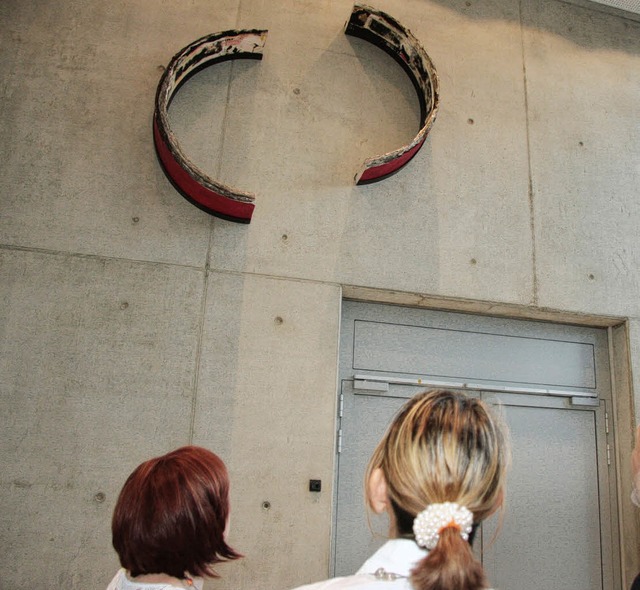 Kunst im Gymnasium. Die Arbeit von Pet...Mittwoch die Pausenhalle im Gymnasium.  | Foto: Decoux-KOne