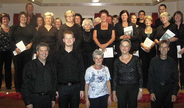 Zusammen mit dem Kirchenchor St. Georg... Angelika Tessmann und Bernhard Ngele  | Foto: Anne Freyer