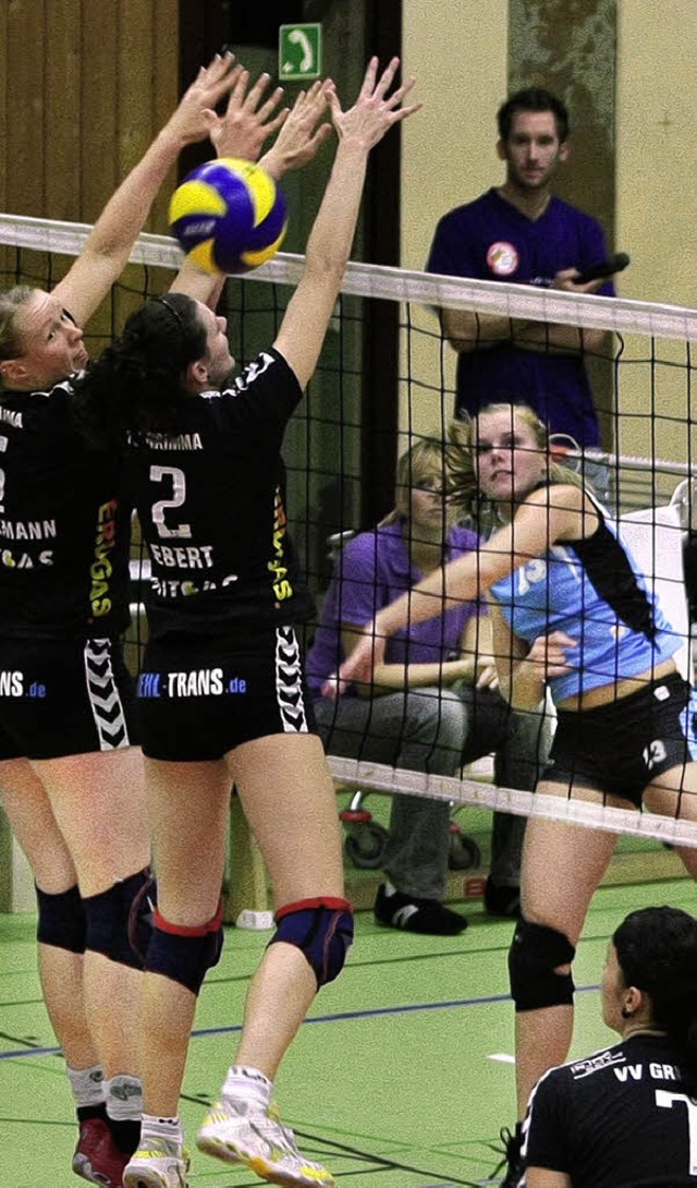 Mit links: Annika Voit beim Angriff im ersten Heimspiel.   | Foto: nver (a)