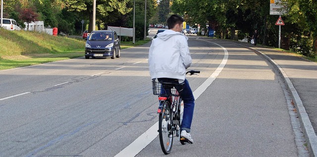 Eigener Velostreifen erwnscht: Die Situation fr die Fahrradfahrer auf der B 34  | Foto: Heinz Vollmar