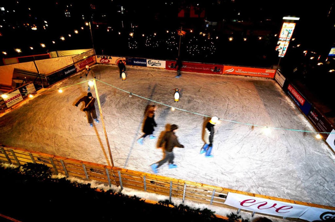 2008 gab es erstmals Eislaufen auf dem...arlsplatz &#8211; Neuauflage ungewiss.  | Foto: Benedikt Glockner