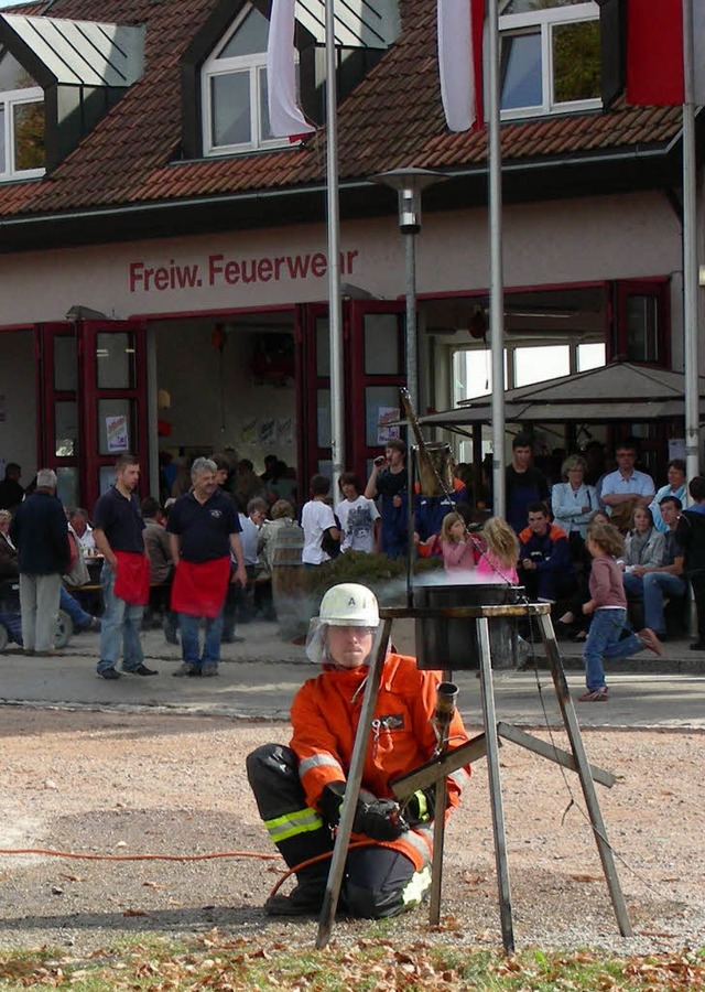 Auch praktische Vorfhrungen zum Lsch...eim   Feuerwehrfest  in  Gottenheim.    | Foto: mario schneberg