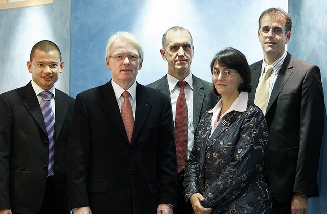 Die Mannschaft der Kanzlei (von links)...rs, Andrea Brstle und Wolfram Blsi.   | Foto: ch. breithaupt