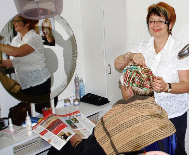 Sylvia Kessler-Stork hat den Friseursa...rndet und ist nunmehr 125 Jahre alt.   | Foto: Heike Loesener