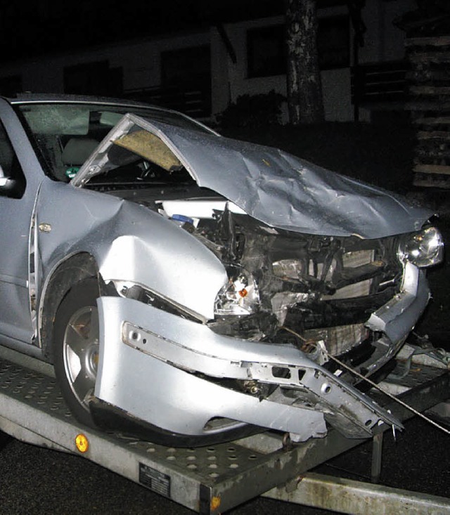 Totalschaden entstand bei einem Zusammensto zweier Autos in Bernau.     | Foto: Spiegelhalter