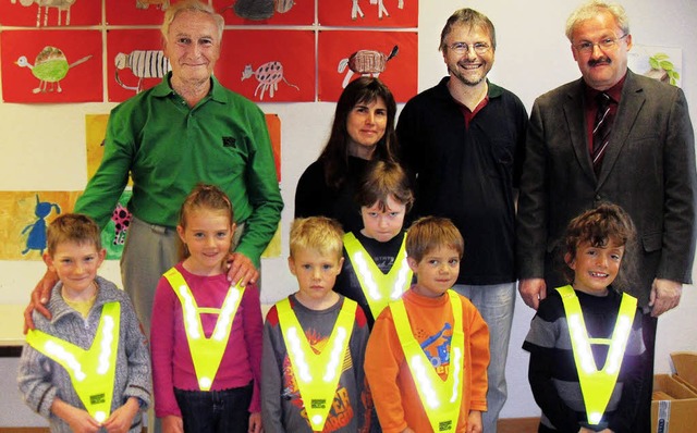 Otto Thoma von der Kreisverkehrswacht ...kart und Brgermeister Thomas Kaiser.   | Foto: S. Krex