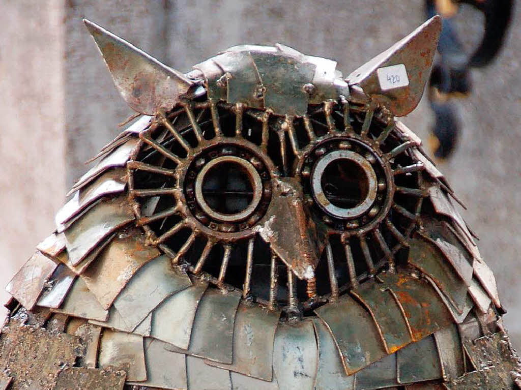 Beim Kunsthandwerkermarkt der Werbegemeinschaft Waldkirch: Eule aus Metall. Beim Kunsthandwerkermarkt der Werbegemeinschaft Waldkirch: Eule aus Metall.