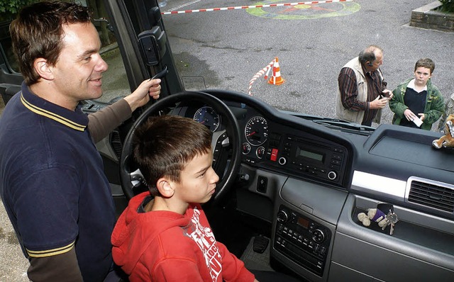 Der Blick in den Rckspiegel zeigt dem...ich seitlich und hinter ihm abspielt.   | Foto: f. leonhardt