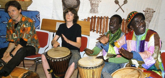 Traditionelle afrikanische Trommelrhyt...chule beim Afrika-Konzert in Fahrnau.   | Foto: Roswitha Frey