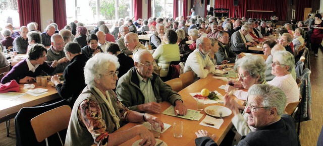 Gemtlich beisammensitzen bei Speis un...zerhock des Gesangvereins Blansingen.   | Foto: Schopferer