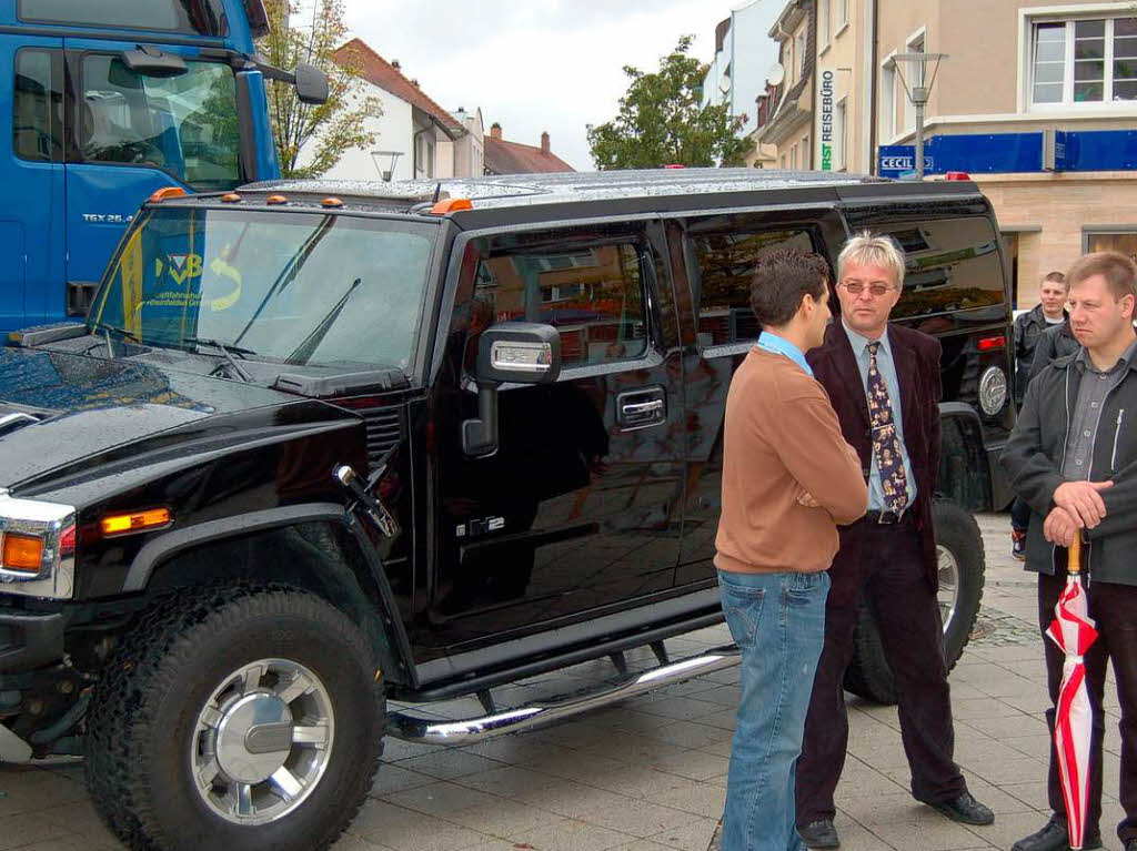 Das Auto macht mobil. Beim Bummel durch die Stadt wurden am Wochenende die aktuellen Modelle angeschaut.