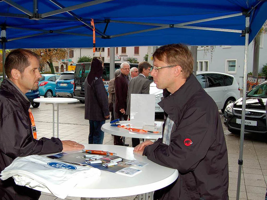 Das Auto macht mobil. Beim Bummel durch die Stadt wurden am Wochenende die aktuellen Modelle angeschaut.