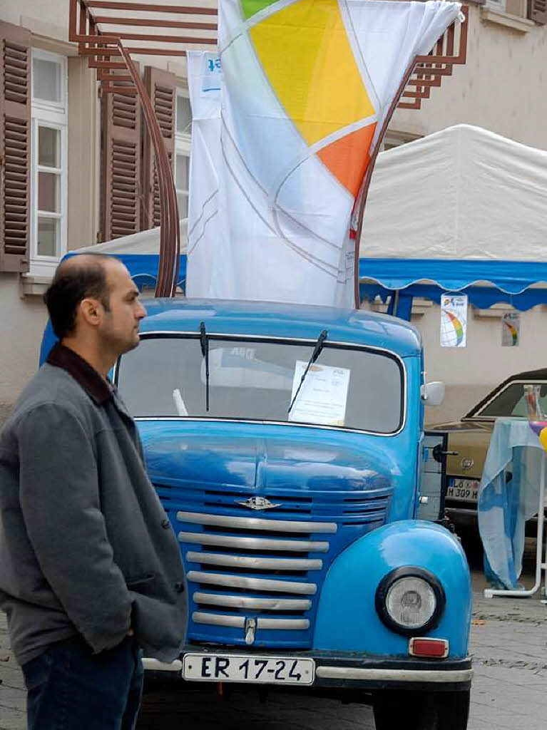 Das Auto macht mobil. Beim Bummel durch die Stadt wurden am Wochenende die aktuellen Modelle angeschaut.