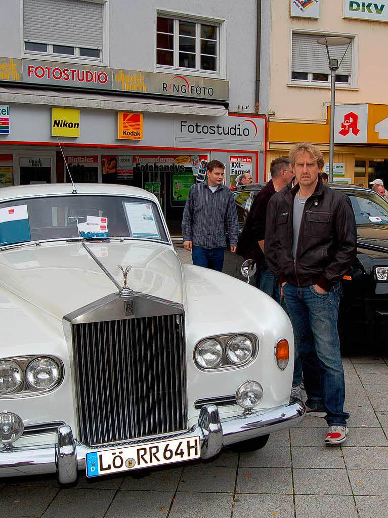 Das Auto macht mobil. Beim Bummel durch die Stadt wurden am Wochenende die aktuellen Modelle angeschaut.