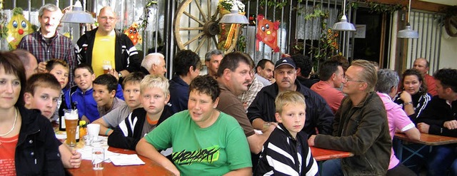 Gut besucht war das Sauserfest am FC-Vereinsheim Wittlingen.    | Foto: Bode