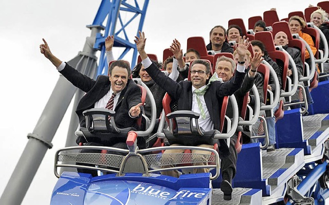 Zuerst ging es um die Milch, dann begl...ster  Peter Hauk, auf der Achterbahn.   | Foto: Europa-Park