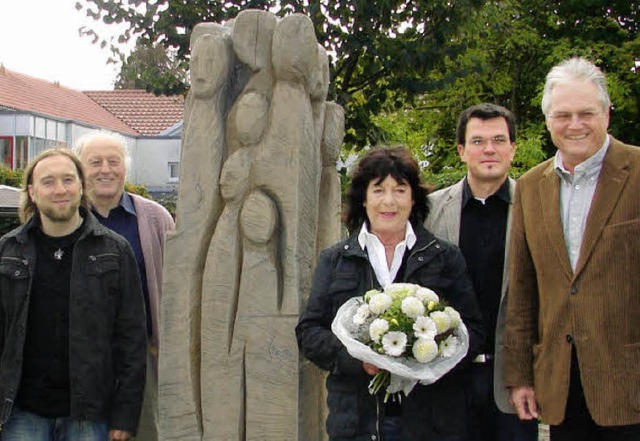 Begegnung lautet der Titel der Holzste... Stefan und  Knstler Simon Stiegeler   | Foto: Christa Maier