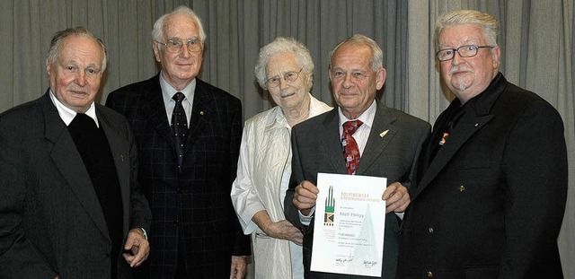Jubilare mit dem frheren Pfarrer von ...ipp, Maja Rotzenthaler, Rudolf Httlin  | Foto: Heidemarie Wussler