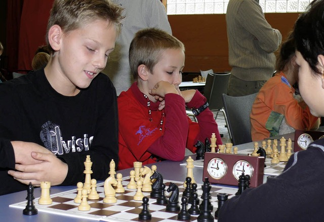 Konzentriert waren die jungen Schachsp...n der Brombacher Halle bei der Sache.   | Foto: Thomas Loisl MInk
