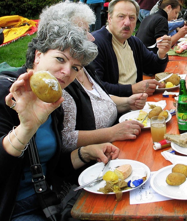 Kartoffelfreunde kommen beim Dmpfifest in Mappach auf ihre Kosten.   | Foto: Schtz