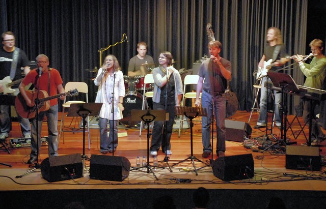 Mit rockiger Musik Gott loben: Die mod...reiskonzert kam gut an beim Publikum.   | Foto: Jannik Schall