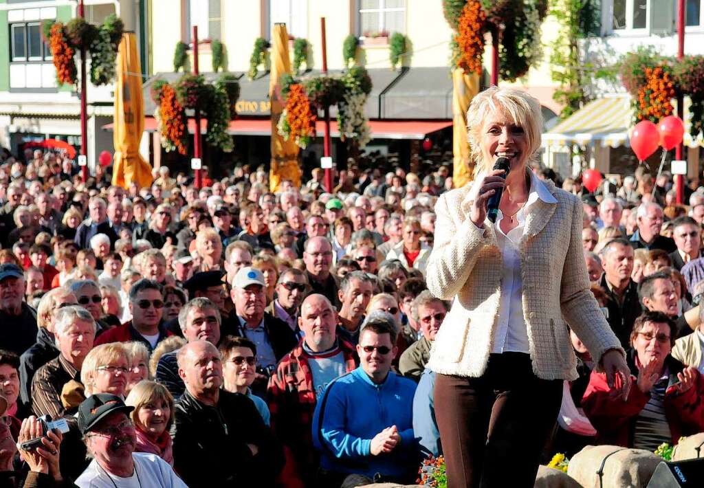 Ingrid  Peters auf dem Markplatz