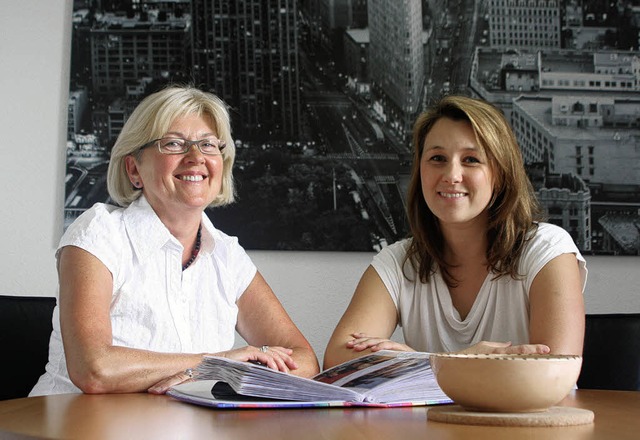 Hannelore Hpker (links) gibt ihre Spr... als Sprachlehrerin noch weitermachen.  | Foto: Gerda Oswald