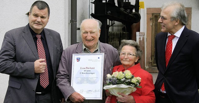 60 Jahre Verantwortung frs E-Werk: B... (r.) danken Ernst und Lina Bcherer.   | Foto: Ilona Hge