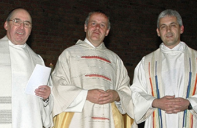 Regionaldekan Karl Leib mit Dekan Herb...r Pfarrer Stephan Sailer (von links).   | Foto: OUNAS-KRUSEL