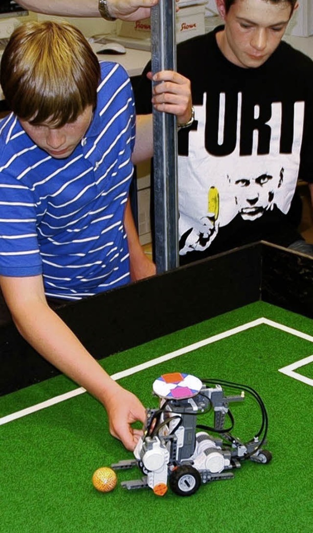 Auf spielerische Art werden  Roboter  programmiert.   | Foto: Phaenovum