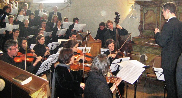 Kirchenchor, Orchester und Solisten f...20; von Wolfgang  Amadeus Mozart auf.   | Foto: Anne Freyer