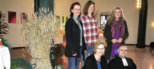 Beim Erntedankfest in Gersbach wurde d... Tanja Nann und Pfarrer Kai Tilgner.    | Foto: Gerd Sutter