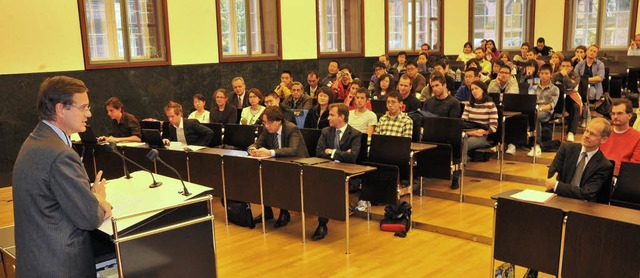 Volles Haus beim Vortrag des  EZB-Direktoriumsmitglieds Lorenzo Bini Smaghi  | Foto: Michael bamberger