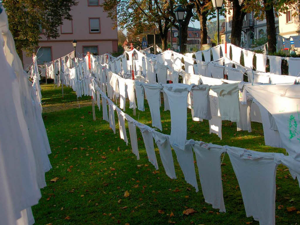 Waschmittel-Clementine htte ihre Freude beim Blick in den Rathauspark gehabt. Am Ende waren es 1433 Meter T-Shirts.