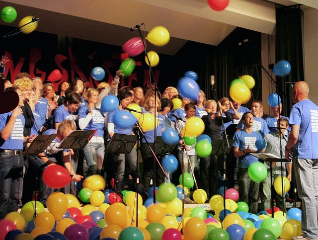 Ein Konzert mit Pfiff erlebte das Publ...links Klangwerk, rechts Arion-Singers)  | Foto: Fotos: K. Heiss