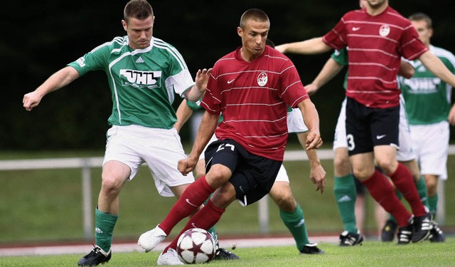 Adrian Vollmer (am Ball) und der Offen... Derby, das hohe Erwartungen auslst.   | Foto:  Peter Aukthun (A)