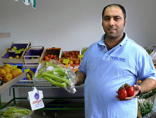 Ekrem Senli betreibt neuerdings den  &...gen trkischen Markt in Laufenburg.     | Foto: Saskia Baumgartner