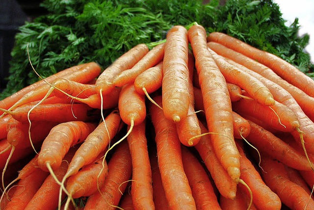Einkaufstipp: Je oranger die Karotte , desto hher der Karotingehalt   | Foto: schneider