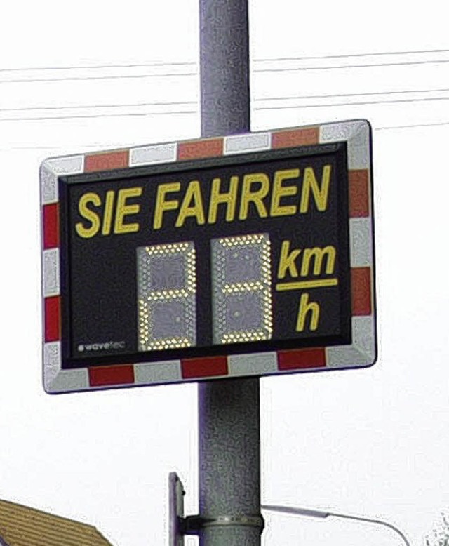 Misst das  Tempo und zhlt das Verkehrsaufkommen: Das Messgert in Langenau.    | Foto: Hartenstein