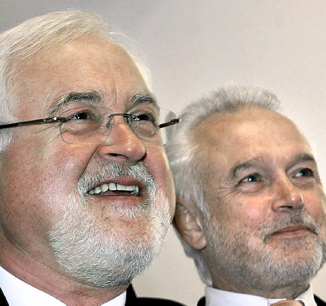 Die beiden Chefverhandler: Peter Harry...DU, links) und Wolfgang Kubicki (FDP)   | Foto: dpa