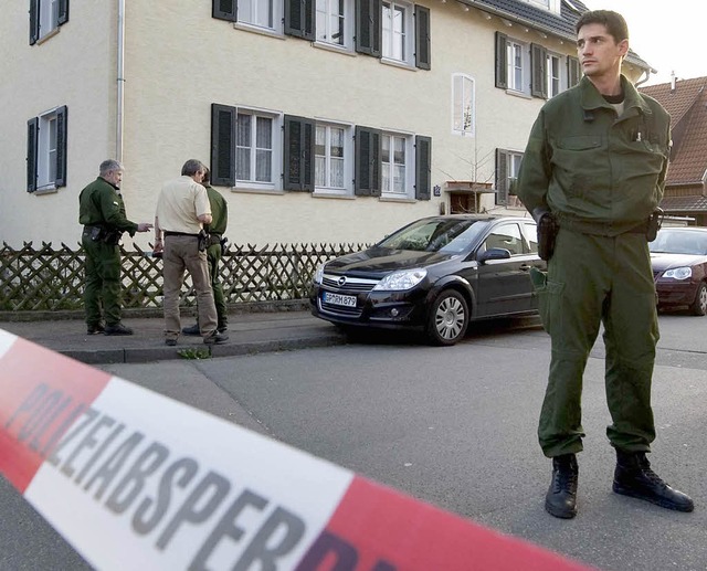 Der Tatort: In diesem Haus wurde in de...ag  eine vierkpfige Familie gettet.   | Foto: DPA