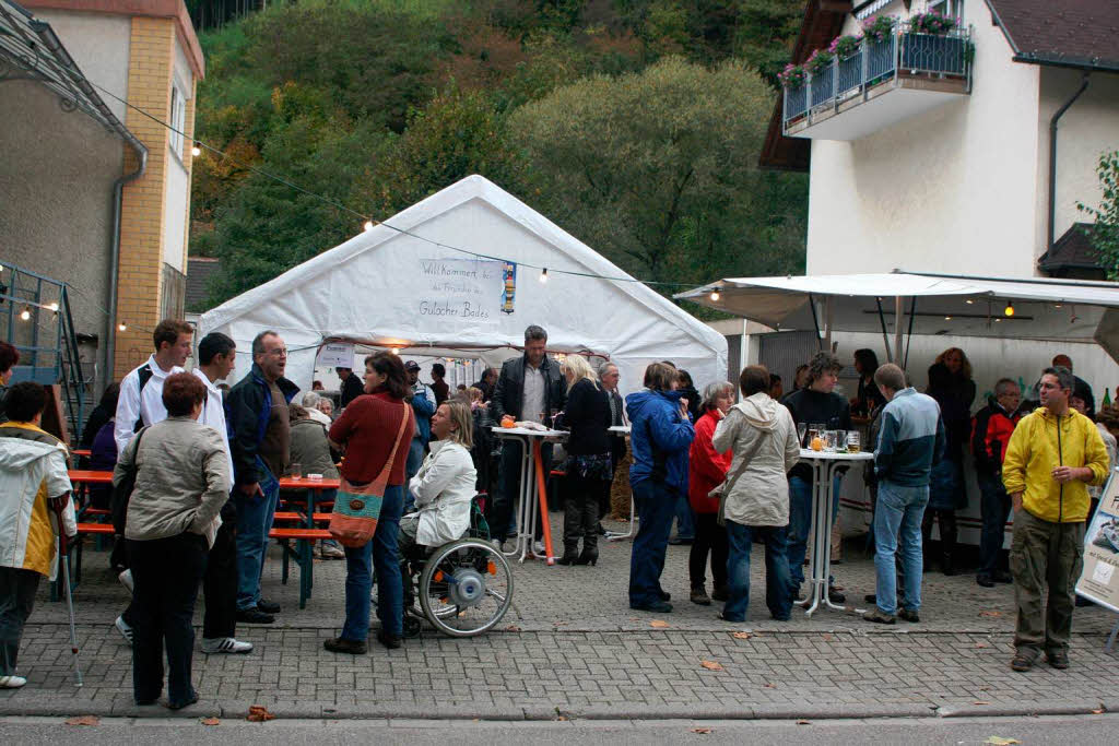 Abends warteten die Gutacher beim Festzelt des Freundeskreises Schwimmbad darauf, dass die Gewinne gezogen wurden.