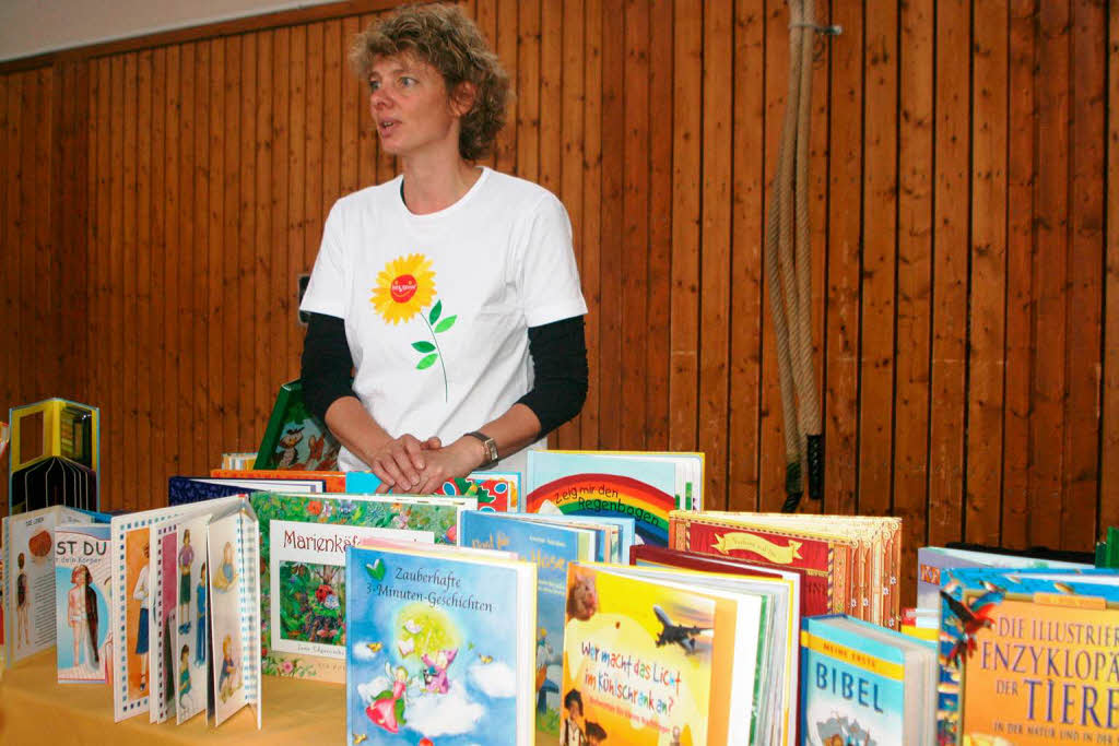 Kinderbcher gab es bei Sandra Duffner in der Turnhalle.