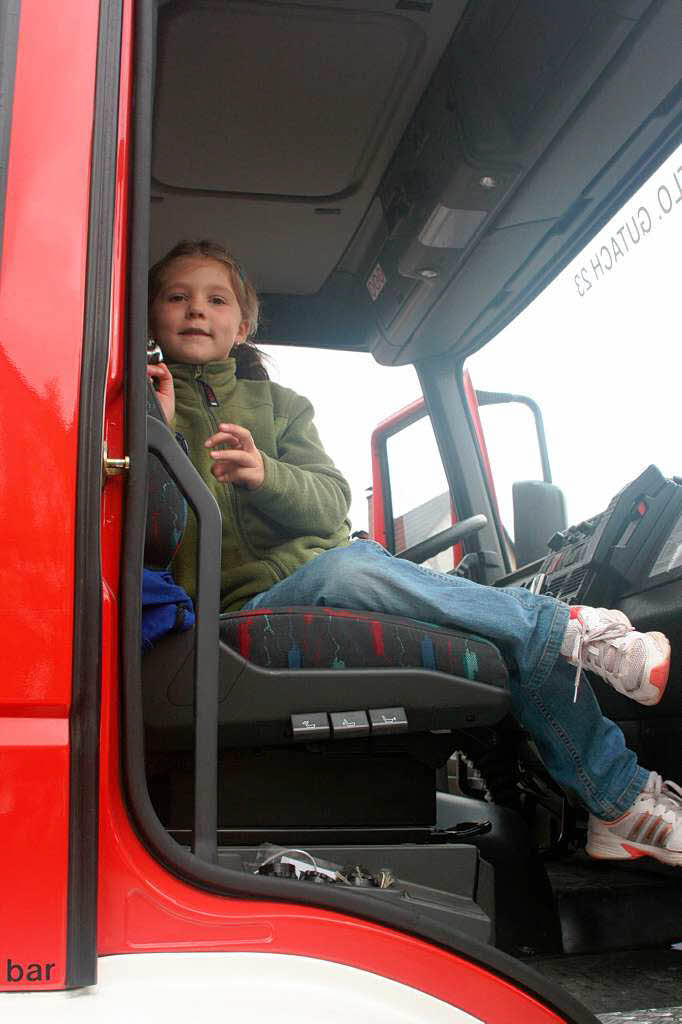 Einmal im groen Feuerwehrauto sitzen.