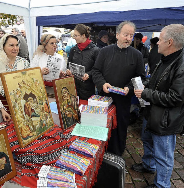 Beim Tag der Kirchen auf dem Rathauspl...on rechts) mit einem Stand vertreten.   | Foto: Thomas Kunz