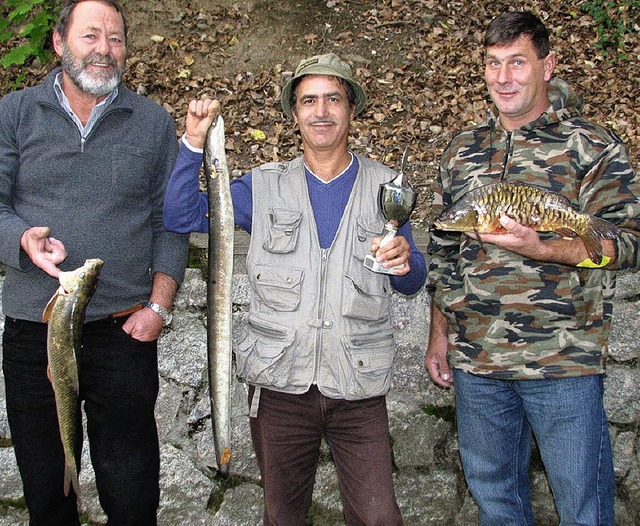 Die stolzen Sieger mit ihrem Fang: (vo... Slin, Leonardo Donato und Peter Maj  | Foto: Susi Kanele