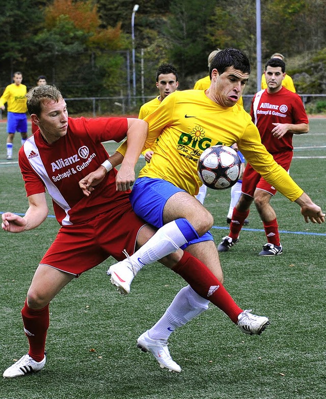 Beinhakeln ohne Sieger: der Schnauer ...ikampf mit dem Hertener Marco Beltrani  | Foto: Andr Roos